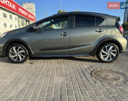Зелений Тойота Aqua, об'ємом двигуна 1.5 л та пробігом 62 тис. км за 14950 $, фото 2 на Automoto.ua