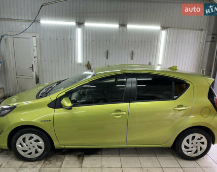 Зелений Тойота Aqua, об'ємом двигуна 1.5 л та пробігом 108 тис. км за 12900 $, фото 2 на Automoto.ua