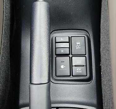 Зелений Тойота Aqua, об'ємом двигуна 1.5 л та пробігом 82 тис. км за 15900 $, фото 49 на Automoto.ua