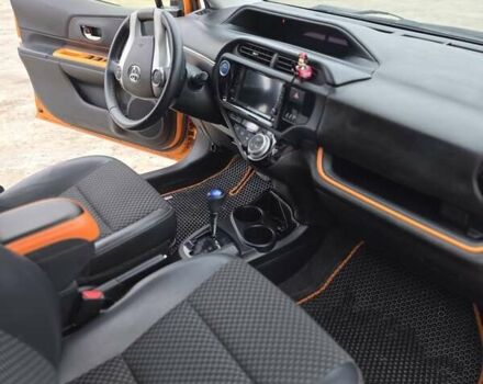 Оранжевый Тойота Aqua, объемом двигателя 1.5 л и пробегом 81 тыс. км за 11500 $, фото 20 на Automoto.ua