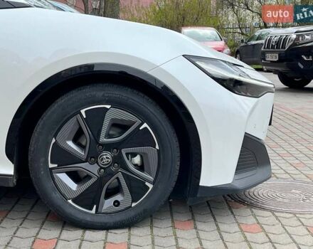 Белый Тойота bZ3, объемом двигателя 0 л и пробегом 85 тыс. км за 20666 $, фото 7 на Automoto.ua