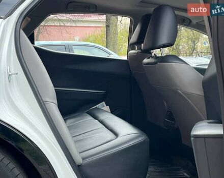 Белый Тойота bZ3, объемом двигателя 0 л и пробегом 85 тыс. км за 20666 $, фото 40 на Automoto.ua