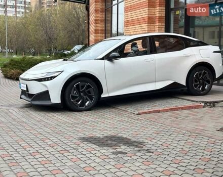 Белый Тойота bZ3, объемом двигателя 0 л и пробегом 85 тыс. км за 20666 $, фото 3 на Automoto.ua