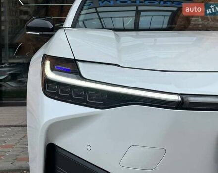 Белый Тойота bZ3, объемом двигателя 0 л и пробегом 85 тыс. км за 20666 $, фото 10 на Automoto.ua
