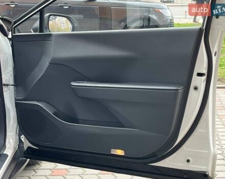 Белый Тойота bZ3, объемом двигателя 0 л и пробегом 85 тыс. км за 20666 $, фото 23 на Automoto.ua