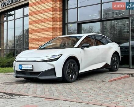 Белый Тойота bZ3, объемом двигателя 0 л и пробегом 85 тыс. км за 20666 $, фото 2 на Automoto.ua