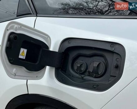 Белый Тойота bZ3, объемом двигателя 0 л и пробегом 85 тыс. км за 20666 $, фото 53 на Automoto.ua