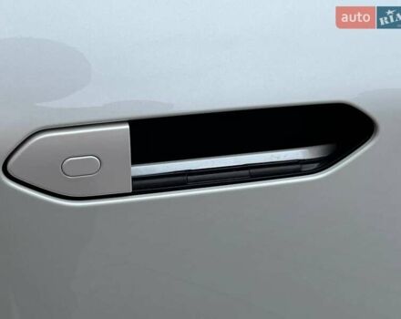 Белый Тойота bZ3, объемом двигателя 0 л и пробегом 85 тыс. км за 20666 $, фото 21 на Automoto.ua