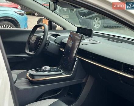 Белый Тойота bZ3, объемом двигателя 0 л и пробегом 85 тыс. км за 20666 $, фото 22 на Automoto.ua