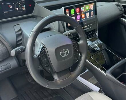 Белый Тойота bZ4X, объемом двигателя 0 л и пробегом 62 тыс. км за 24800 $, фото 4 на Automoto.ua