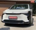 Белый Тойота bZ4X, объемом двигателя 0 л и пробегом 1 тыс. км за 33500 $, фото 1 на Automoto.ua