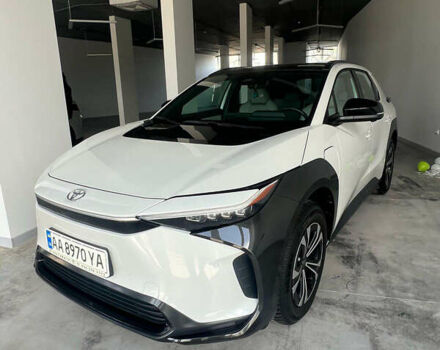 Белый Тойота bZ4X, объемом двигателя 0 л и пробегом 14 тыс. км за 26000 $, фото 1 на Automoto.ua