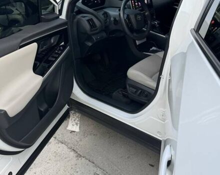 Белый Тойота bZ4X, объемом двигателя 0 л и пробегом 62 тыс. км за 24800 $, фото 3 на Automoto.ua