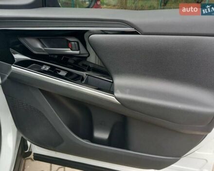 Білий Тойота bZ4X, об'ємом двигуна 0 л та пробігом 48 тис. км за 25300 $, фото 20 на Automoto.ua