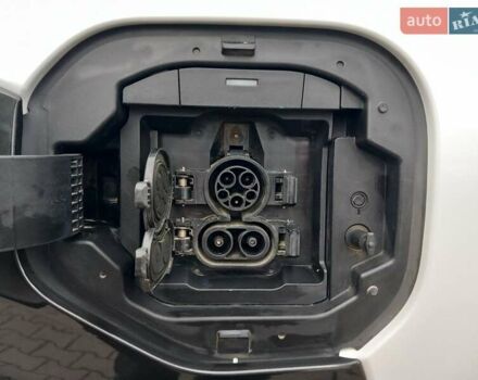 Білий Тойота bZ4X, об'ємом двигуна 0 л та пробігом 48 тис. км за 25300 $, фото 16 на Automoto.ua