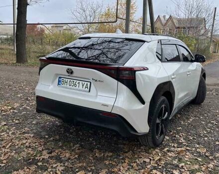 Белый Тойота bZ4X, объемом двигателя 0 л и пробегом 5 тыс. км за 29500 $, фото 4 на Automoto.ua
