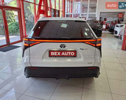 Белый Тойота bZ4X, объемом двигателя 0 л и пробегом 9 тыс. км за 25100 $, фото 3 на Automoto.ua
