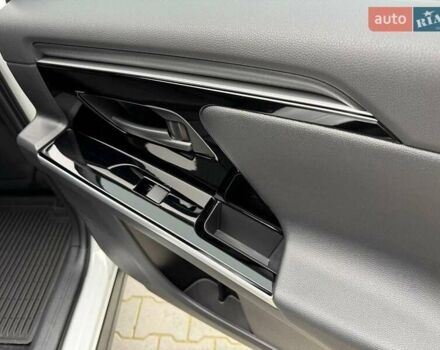 Белый Тойота bZ4X, объемом двигателя 0 л и пробегом 2 тыс. км за 27999 $, фото 79 на Automoto.ua