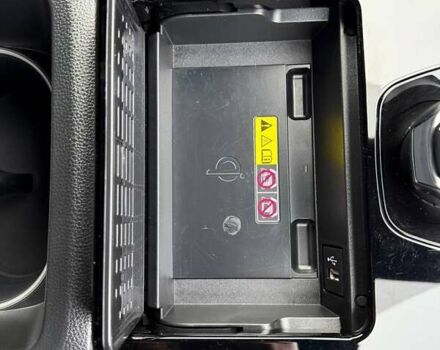 Белый Тойота bZ4X, объемом двигателя 0 л и пробегом 2 тыс. км за 27999 $, фото 97 на Automoto.ua