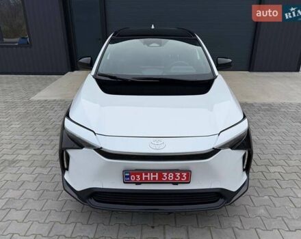 Белый Тойота bZ4X, объемом двигателя 0 л и пробегом 2 тыс. км за 27999 $, фото 1 на Automoto.ua