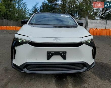 Белый Тойота bZ4X, объемом двигателя 0 л и пробегом 30 тыс. км за 15100 $, фото 4 на Automoto.ua