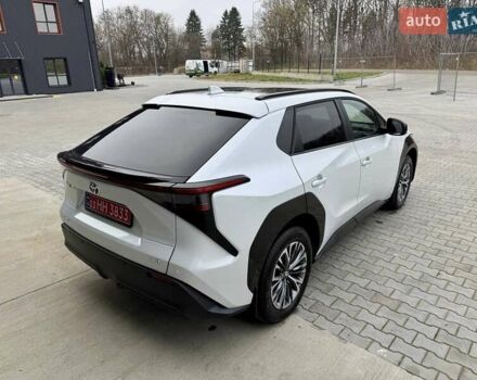 Белый Тойота bZ4X, объемом двигателя 0 л и пробегом 2 тыс. км за 27999 $, фото 4 на Automoto.ua