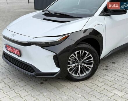 Белый Тойота bZ4X, объемом двигателя 0 л и пробегом 2 тыс. км за 27999 $, фото 41 на Automoto.ua