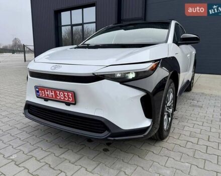 Белый Тойота bZ4X, объемом двигателя 0 л и пробегом 2 тыс. км за 27999 $, фото 126 на Automoto.ua