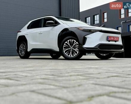 Белый Тойота bZ4X, объемом двигателя 0 л и пробегом 2 тыс. км за 27999 $, фото 49 на Automoto.ua