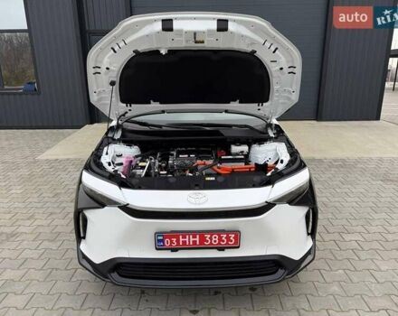 Белый Тойота bZ4X, объемом двигателя 0 л и пробегом 2 тыс. км за 27999 $, фото 45 на Automoto.ua