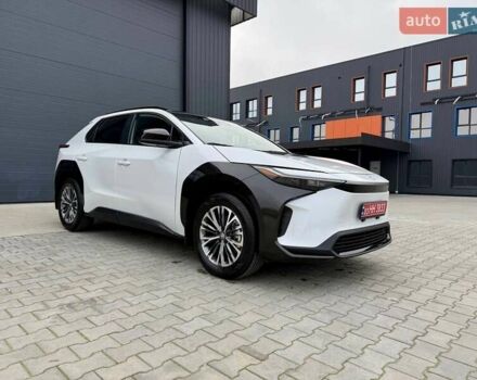 Белый Тойота bZ4X, объемом двигателя 0 л и пробегом 2 тыс. км за 27999 $, фото 18 на Automoto.ua
