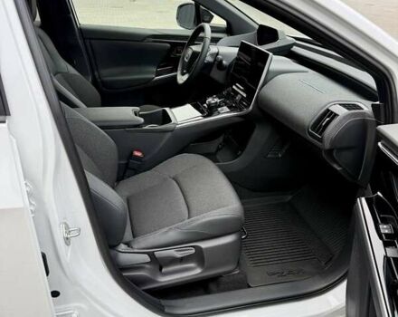 Белый Тойота bZ4X, объемом двигателя 0 л и пробегом 2 тыс. км за 27999 $, фото 84 на Automoto.ua