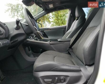 Белый Тойота bZ4X, объемом двигателя 0 л и пробегом 30 тыс. км за 15100 $, фото 6 на Automoto.ua