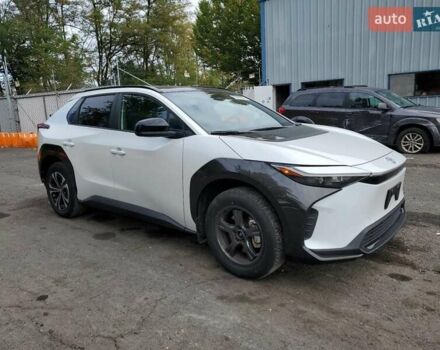 Белый Тойота bZ4X, объемом двигателя 0 л и пробегом 30 тыс. км за 15100 $, фото 3 на Automoto.ua