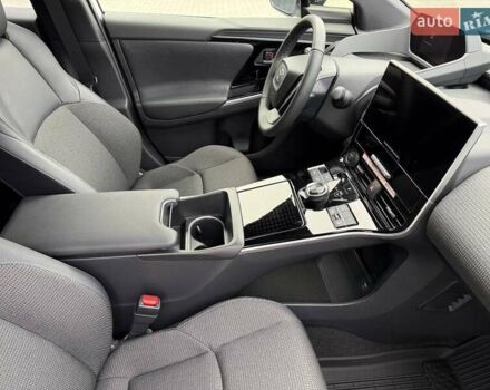 Белый Тойота bZ4X, объемом двигателя 0 л и пробегом 2 тыс. км за 27999 $, фото 94 на Automoto.ua