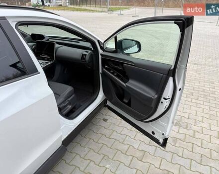 Белый Тойота bZ4X, объемом двигателя 0 л и пробегом 2 тыс. км за 27999 $, фото 85 на Automoto.ua