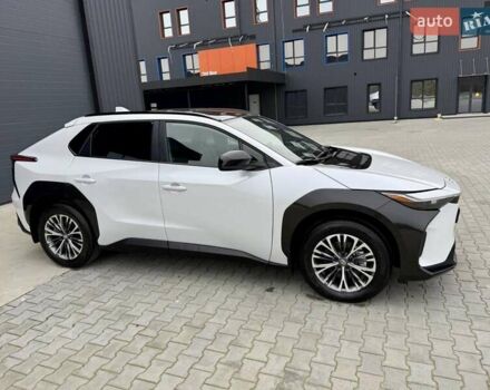Белый Тойота bZ4X, объемом двигателя 0 л и пробегом 2 тыс. км за 27999 $, фото 31 на Automoto.ua