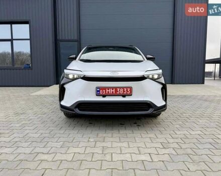 Белый Тойота bZ4X, объемом двигателя 0 л и пробегом 2 тыс. км за 27999 $, фото 125 на Automoto.ua
