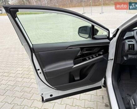 Белый Тойота bZ4X, объемом двигателя 0 л и пробегом 2 тыс. км за 27999 $, фото 101 на Automoto.ua