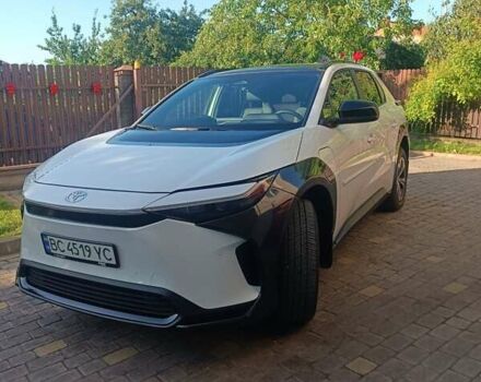 Белый Тойота bZ4X, объемом двигателя 0 л и пробегом 7 тыс. км за 26500 $, фото 2 на Automoto.ua
