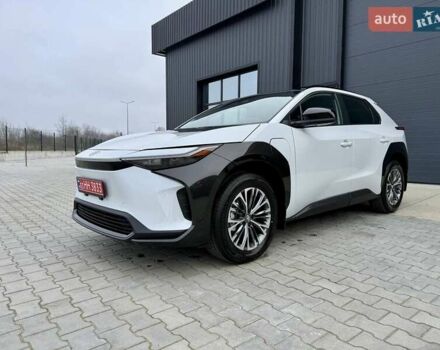 Белый Тойота bZ4X, объемом двигателя 0 л и пробегом 2 тыс. км за 27999 $, фото 9 на Automoto.ua