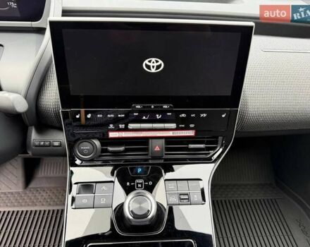 Белый Тойота bZ4X, объемом двигателя 0 л и пробегом 2 тыс. км за 27999 $, фото 137 на Automoto.ua