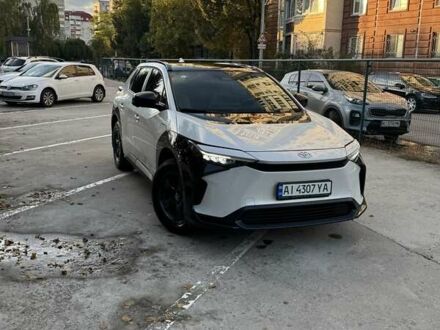 Белый Тойота bZ4X, объемом двигателя 0 л и пробегом 62 тыс. км за 24800 $, фото 1 на Automoto.ua
