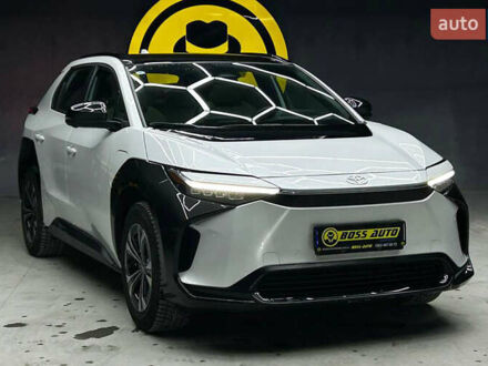Тойота bZ4X 2022 у Чернівцях на Automoto.ua Білий Тойота bZ4X, об'ємом двигуна 0 л та пробігом 9 тис. км за 27000 $, фото 1 на Automoto.ua