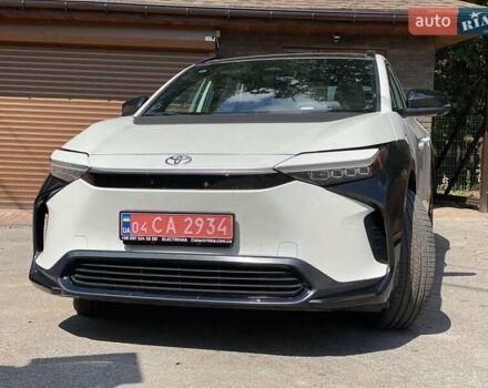 Белый Тойота bZ4X, объемом двигателя 0 л и пробегом 1 тыс. км за 33500 $, фото 1 на Automoto.ua