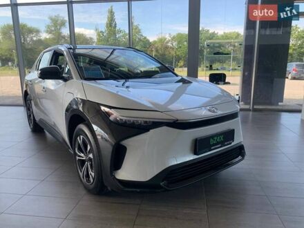Тойота bZ4X 2022 у Дніпро (Дніпропетровську) на Automoto.ua Білий Тойота bZ4X, об'ємом двигуна 0 л та пробігом 1 тис. км за 30500 $, фото 1 на Automoto.ua