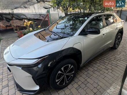 Тойота bZ4X 2023 у Чернігові на Automoto.ua Білий Тойота bZ4X, об'ємом двигуна 0 л та пробігом 32 тис. км за 26500 $, фото 1 на Automoto.ua