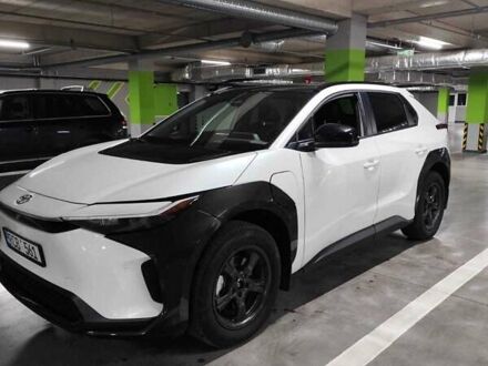 Білий Тойота bZ4X, об'ємом двигуна 0 л та пробігом 2 тис. км за 27500 $, фото 1 на Automoto.ua