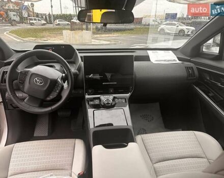 Бежевый Тойота bZ4X, объемом двигателя 0 л и пробегом 1 тыс. км за 27500 $, фото 10 на Automoto.ua