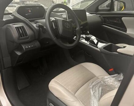 Бежевый Тойота bZ4X, объемом двигателя 0 л и пробегом 1 тыс. км за 27500 $, фото 6 на Automoto.ua